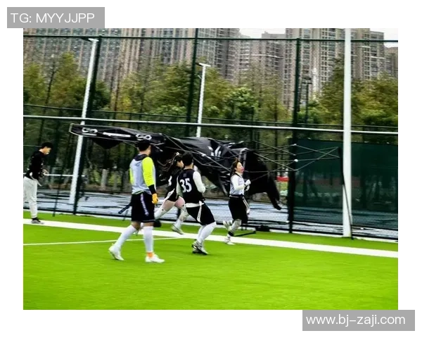 足球魅力无限通过精彩照片展现球场激情与团队精神